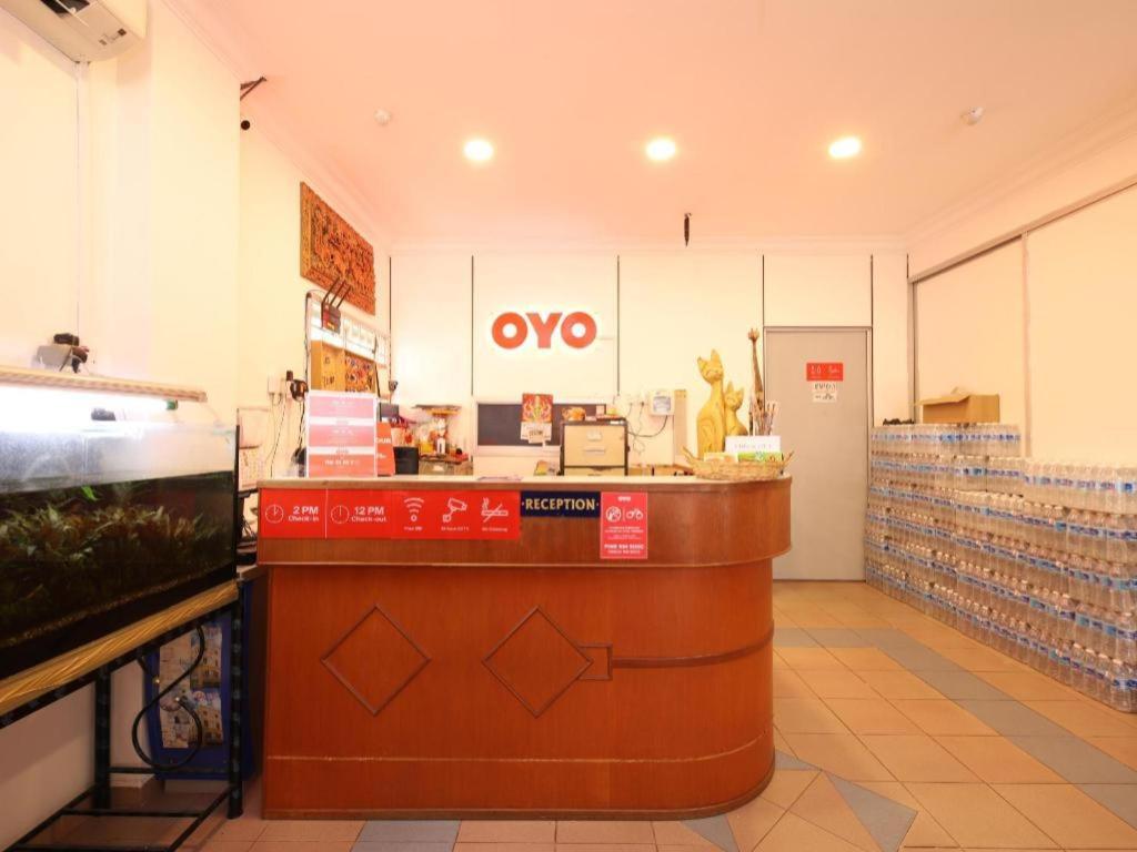 Oyo1090马六甲霍利特尔酒店 Malacca 外观 照片